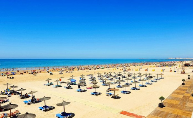 COVID-19: As Malaga, Granada and most of the rest of Spain finally enter Phase 2 of the coronavirus exit plan today the Costa del Sol is to get 900 beach agents