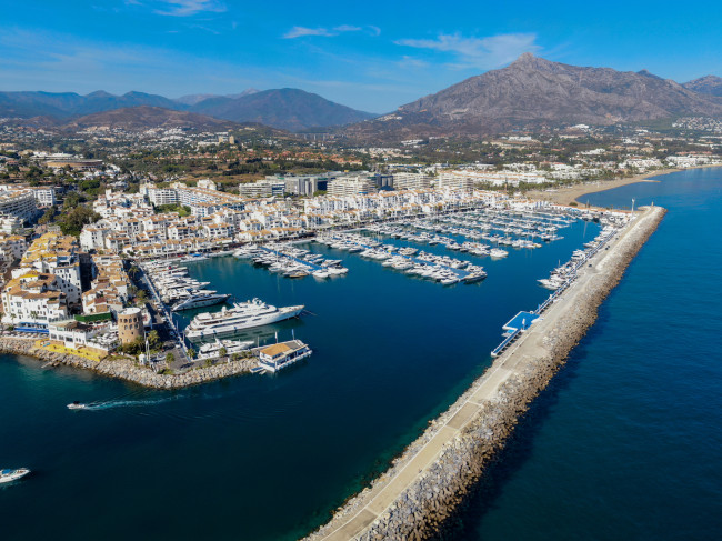 Puerto Banús Luxury Boutiques Surge Nearly 9% in Summer Sales, Driven by Elite Global Shoppers