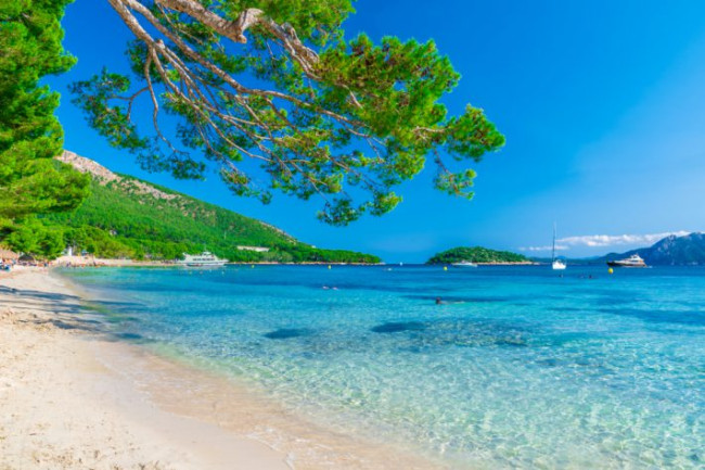 SPAIN'S TOURISM MINISTER SAYS BRITS CAN HOLIDAY IN SPAIN THIS SUMMER WITHOUT THE NEED TO QUARANTINE