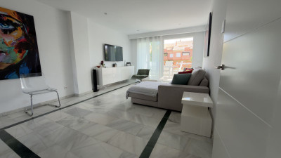 2 Bedroom Middle Floor Apartment in Puerto Banús - Image 3