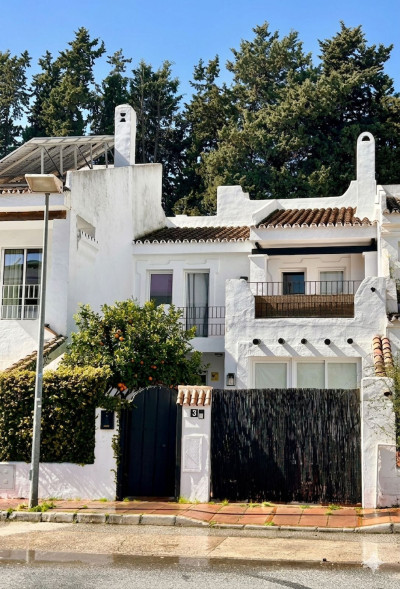 3 Bedroom Townhouse in Nueva Andalucía - Image 2