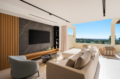 3 Bedroom Middle Floor Apartment in Nueva Andalucía - Image 1