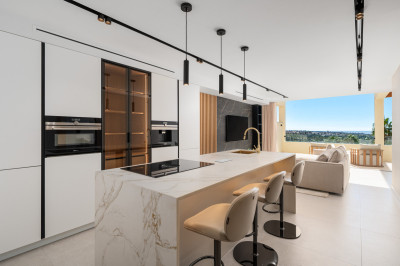 3 Bedroom Middle Floor Apartment in Nueva Andalucía - Image 2