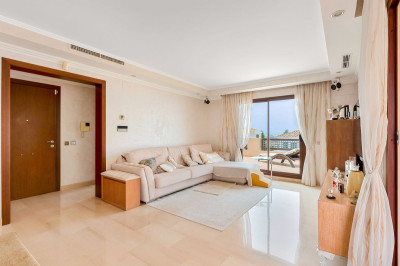 2 Bedroom Penthouse in Nueva Andalucía - Image 2