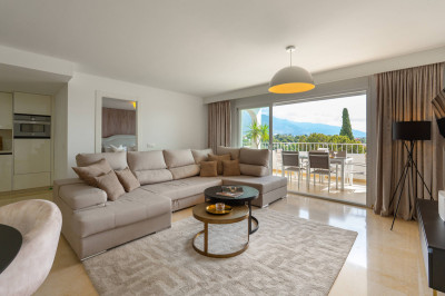 4 Bedroom Middle Floor Apartment in Nueva Andalucía - Image 5