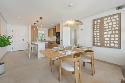 2 Bedroom Middle Floor Apartment in La Quinta - Image 3