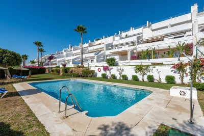 3 Bedroom Middle Floor Apartment in La Quinta - Image 5