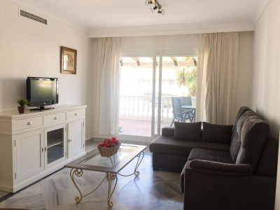 2 Bedroom Top Floor Apartment in Nueva Andalucía - Image 5