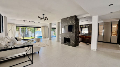 5 Bedroom Detached Villa in Nueva Andalucía - Image 3