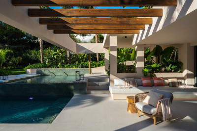 6 Bedroom Detached Villa in Nueva Andalucía - Image 4