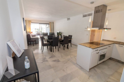 3 Bedroom Middle Floor Apartment in Puerto Banús - Image 5