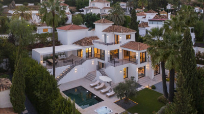 4 Bedroom Detached Villa in Nueva Andalucía - Image 1