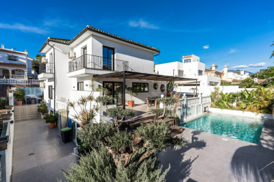 5 Bedroom Detached Villa in Nueva Andalucía - Image 2