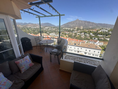 2 Bedroom Middle Floor Apartment in Nueva Andalucía - Image 2