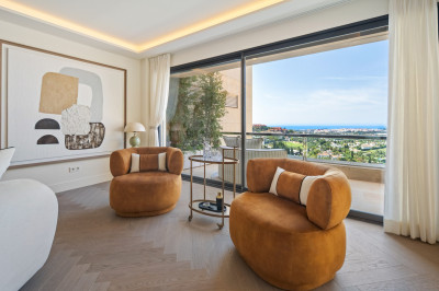 5 Bedroom Penthouse in Nueva Andalucía - Image 5