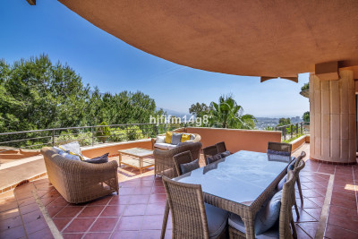 4 Bedroom Middle Floor Apartment in Nueva Andalucía