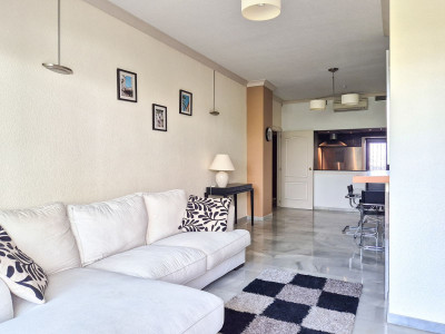 2 Bedroom Middle Floor Apartment in Nueva Andalucía - Image 5