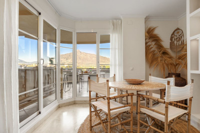 2 Bedroom Middle Floor Apartment in Nueva Andalucía - Image 5