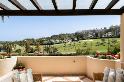 3 Bedroom Middle Floor Apartment in Nueva Andalucía - Image 2