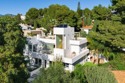 5 Bedroom Detached Villa in Nueva Andalucía - Image 2