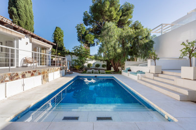 5 Bedroom Detached Villa in Nueva Andalucía - Image 3
