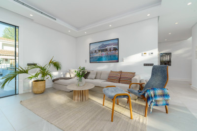 5 Bedroom Detached Villa in Nueva Andalucía - Image 4