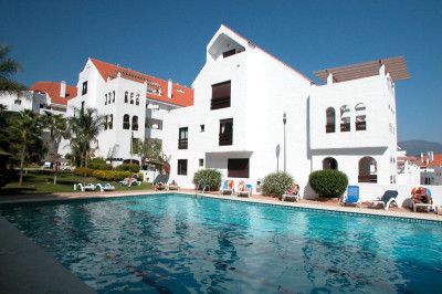 3 Bedroom Middle Floor Apartment in Nueva Andalucía - Image 1