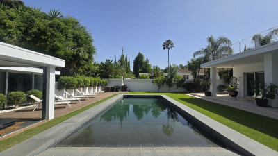 5 Bedroom Detached Villa in Nueva Andalucía - Image 1