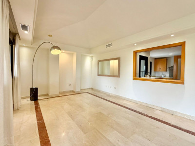 4 Bedroom Top Floor Apartment in Puerto Banús - Image 4