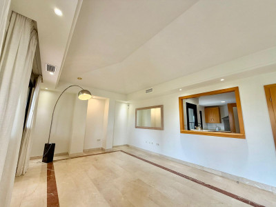 4 Bedroom Top Floor Apartment in Puerto Banús - Image 5