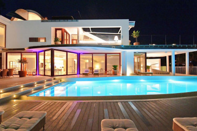 7 Bedroom Detached Villa in Nueva Andalucía - Image 2