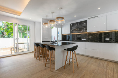 3 Bedroom Middle Floor Apartment in Nueva Andalucía - Image 4