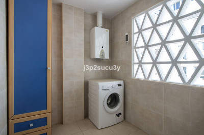 4 Bedroom Middle Floor Apartment in Nueva Andalucía - Image 3