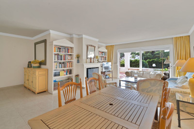 2 Bedroom Middle Floor Apartment in La Quinta