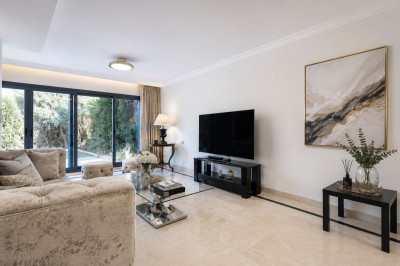4 Bedroom Townhouse in Nueva Andalucía - Image 2