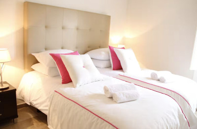 5 Bedroom Townhouse in Nueva Andalucía - Image 4