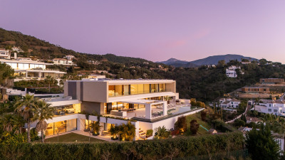 7 Bedroom Detached Villa in El Madroñal - Image 2