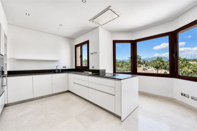 3 Bedroom Penthouse in Puerto Banús - Image 5