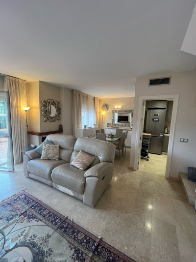 4 Bedroom Townhouse in Nueva Andalucía - Image 5