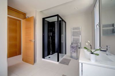 5 Bedroom Detached Villa in Nueva Andalucía - Image 4