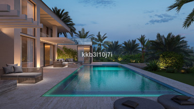 6 Bedroom Detached Villa in Nueva Andalucía - Image 3