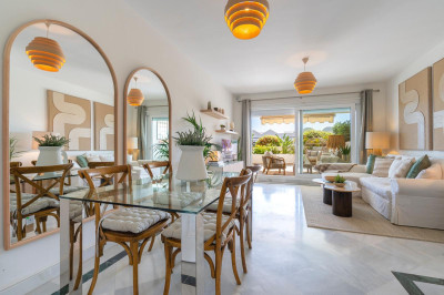 2 Bedroom Middle Floor Apartment in Nueva Andalucía - Image 2