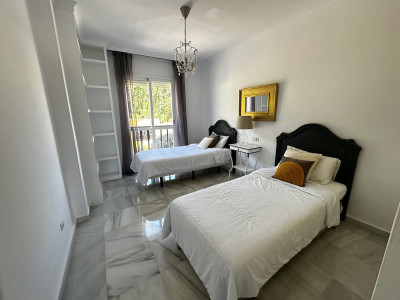 2 Bedroom Middle Floor Apartment in Nueva Andalucía - Image 3