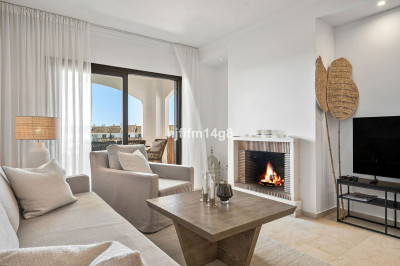 2 Bedroom Middle Floor Apartment in Nueva Andalucía - Image 3