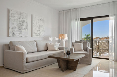 2 Bedroom Middle Floor Apartment in Nueva Andalucía - Image 4
