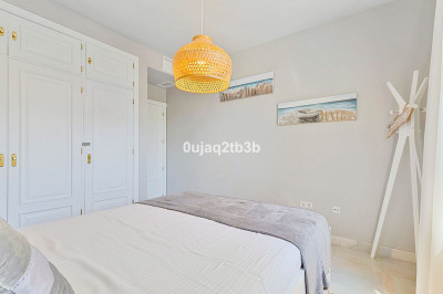 2 Bedroom Middle Floor Apartment in Nueva Andalucía - Image 2