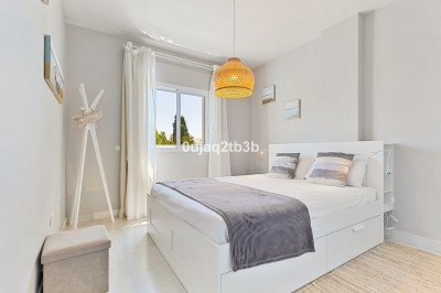2 Bedroom Middle Floor Apartment in Nueva Andalucía - Image 3