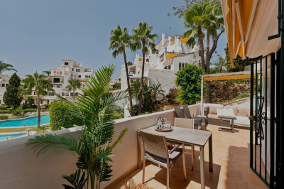 2 Bedroom Middle Floor Apartment in Nueva Andalucía - Image 3