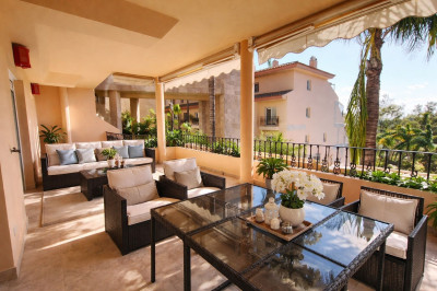 2 Bedroom Middle Floor Apartment in Nueva Andalucía - Image 2