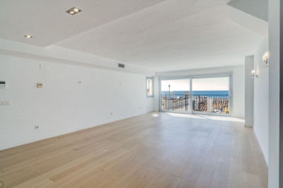 2 Bedroom Middle Floor Apartment in Puerto Banús - Image 4